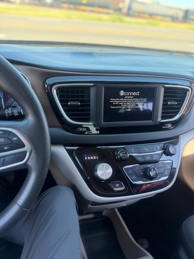 Photo 40 of this CHRYSLER PACIFICA