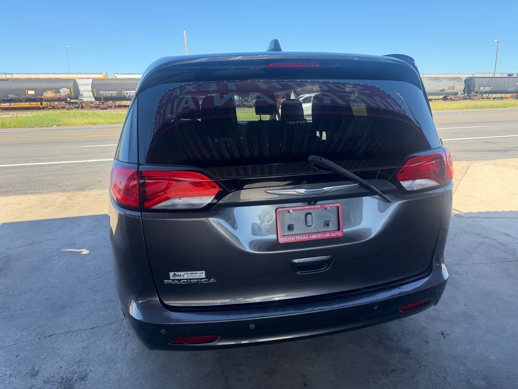 Photo 12 of this CHRYSLER PACIFICA