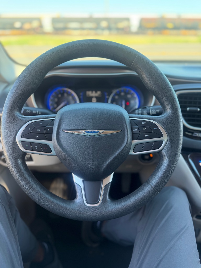 Photo 33 of this CHRYSLER PACIFICA