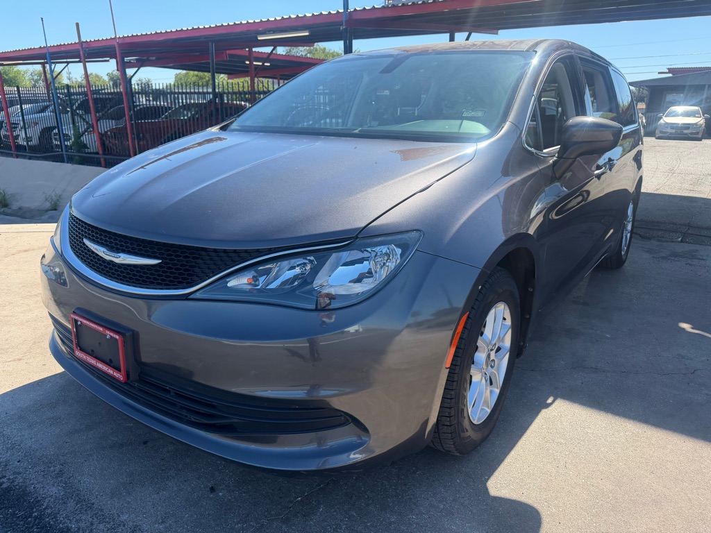 Photo 21 of this CHRYSLER PACIFICA