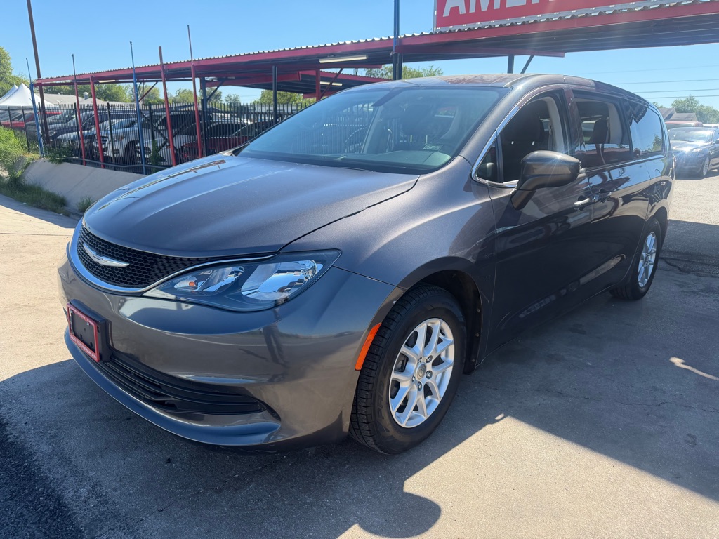 Photo 2 of this CHRYSLER PACIFICA