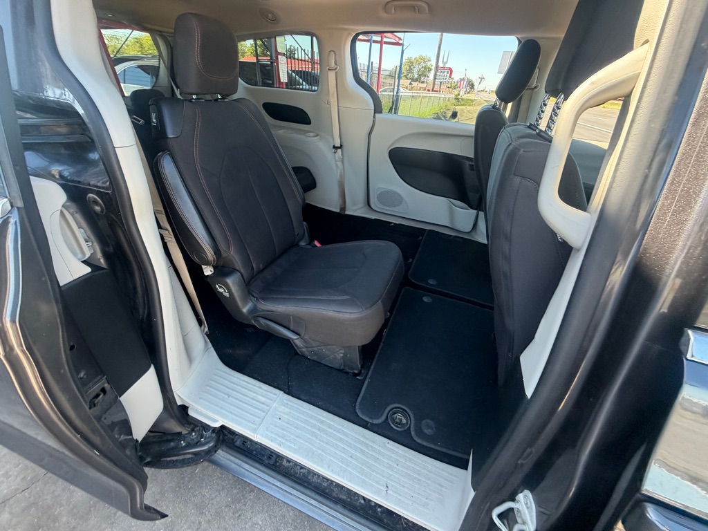 Photo 47 of this CHRYSLER PACIFICA