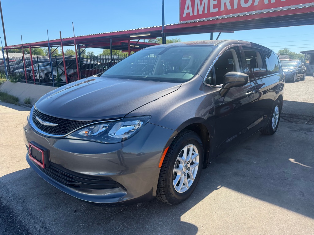 Photo 3 of this CHRYSLER PACIFICA