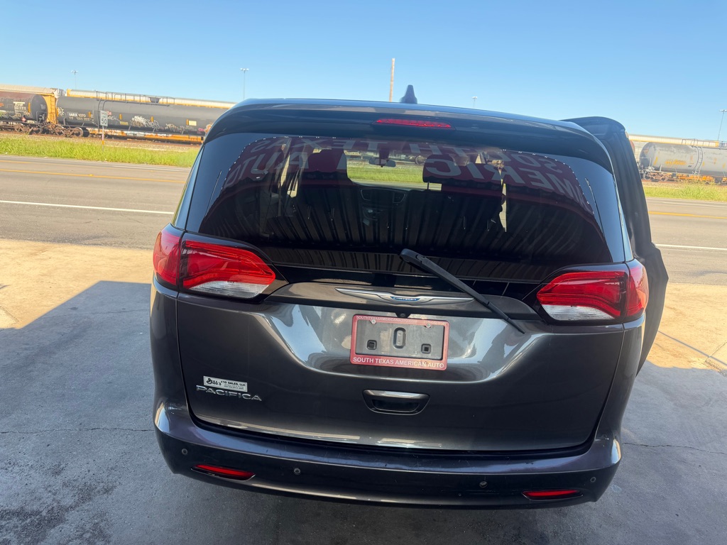 Photo 14 of this CHRYSLER PACIFICA