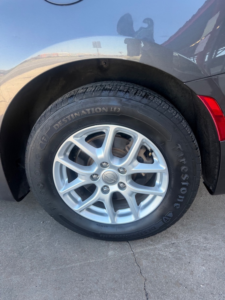 Photo 9 of this CHRYSLER PACIFICA