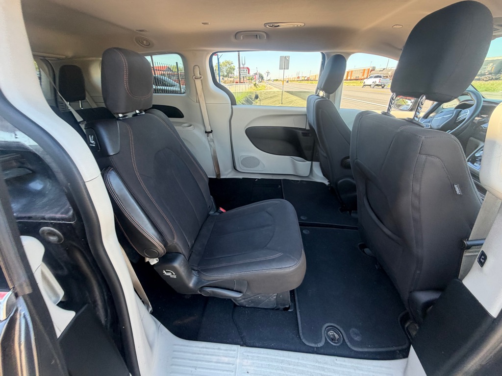 Photo 46 of this CHRYSLER PACIFICA