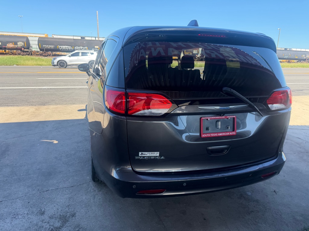 Photo 11 of this CHRYSLER PACIFICA