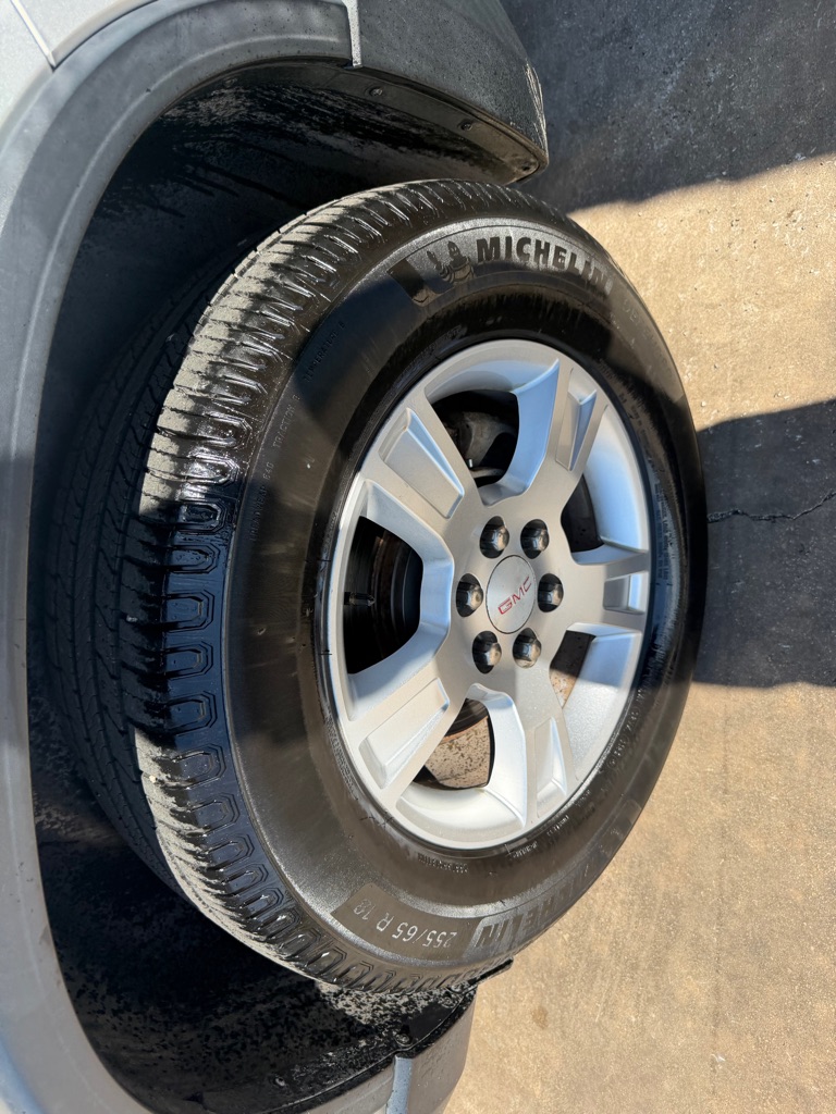 Photo 31 of this GMC ACADIA