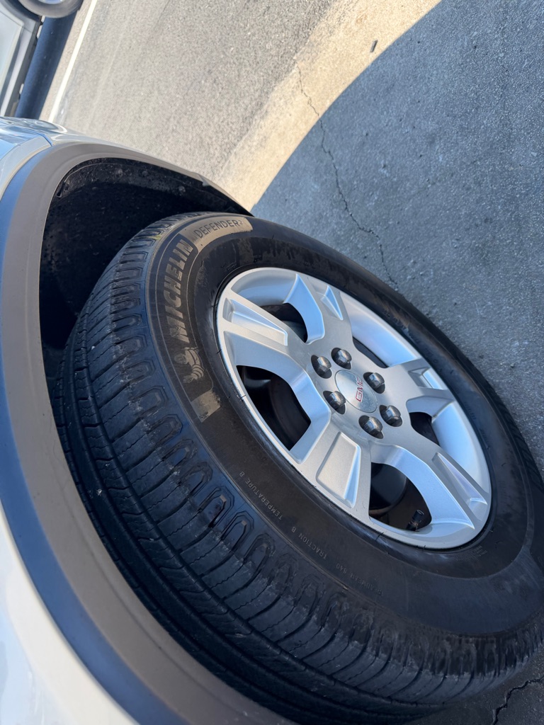 Photo 21 of this GMC ACADIA