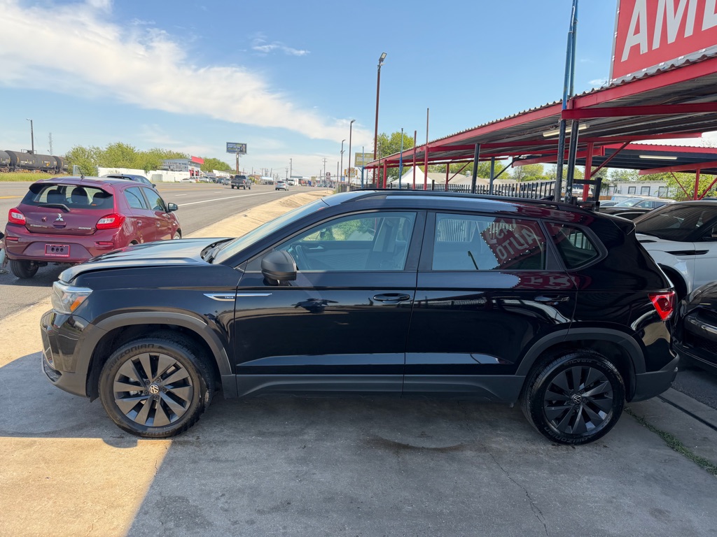 Photo 33 of this VOLKSWAGEN TAOS