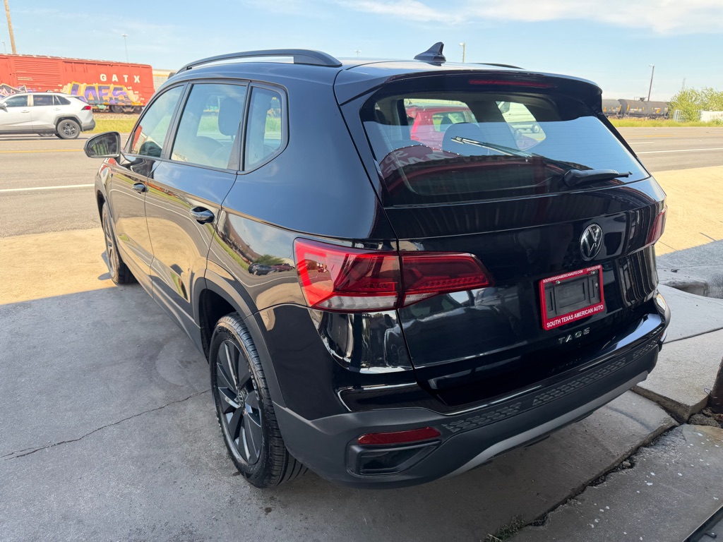 Photo 17 of this VOLKSWAGEN TAOS