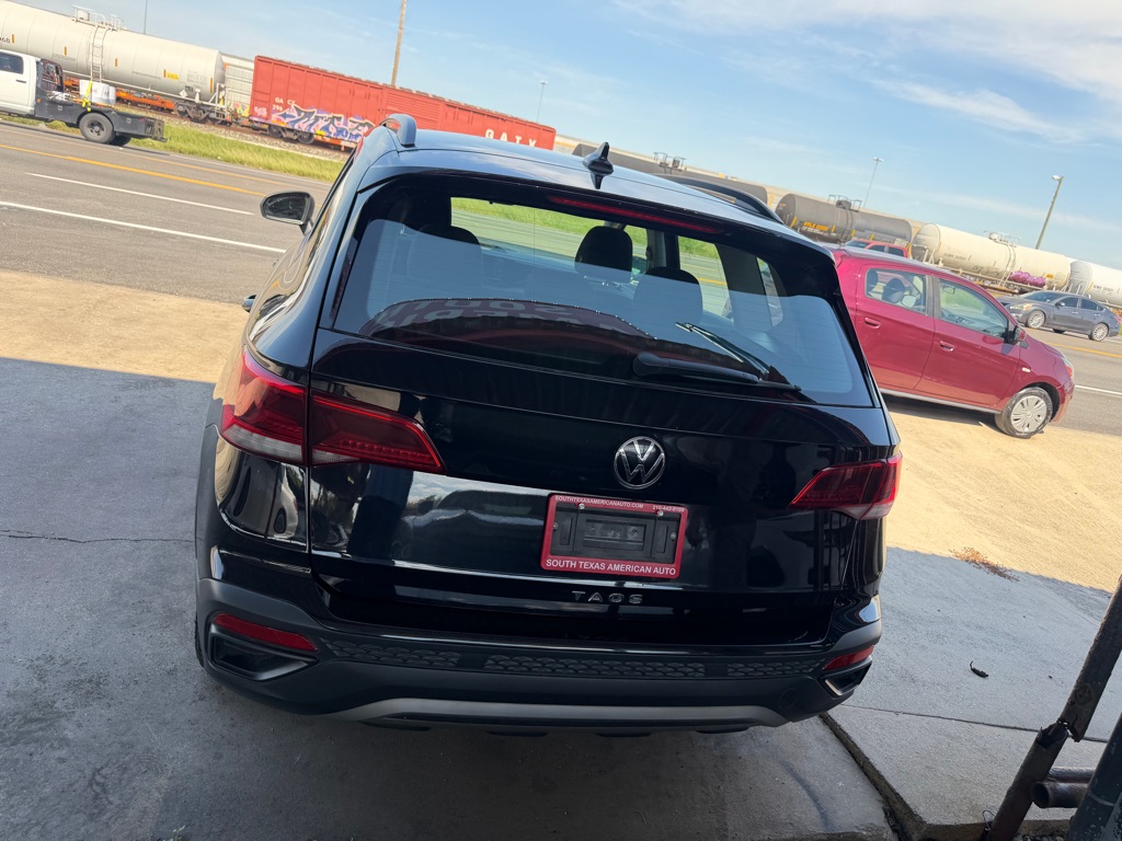 Photo 18 of this VOLKSWAGEN TAOS
