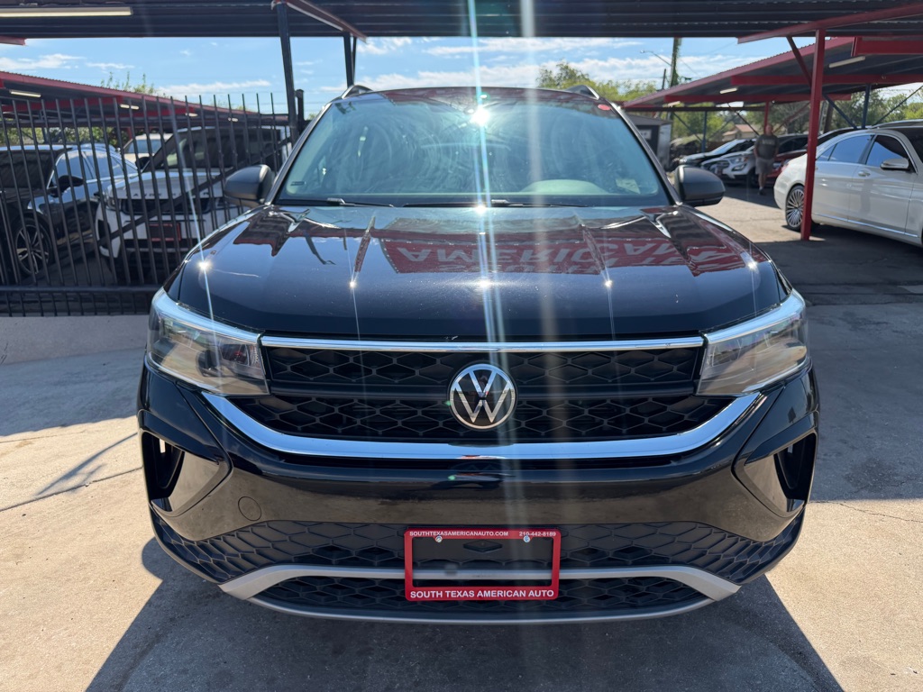 Photo 35 of this VOLKSWAGEN TAOS