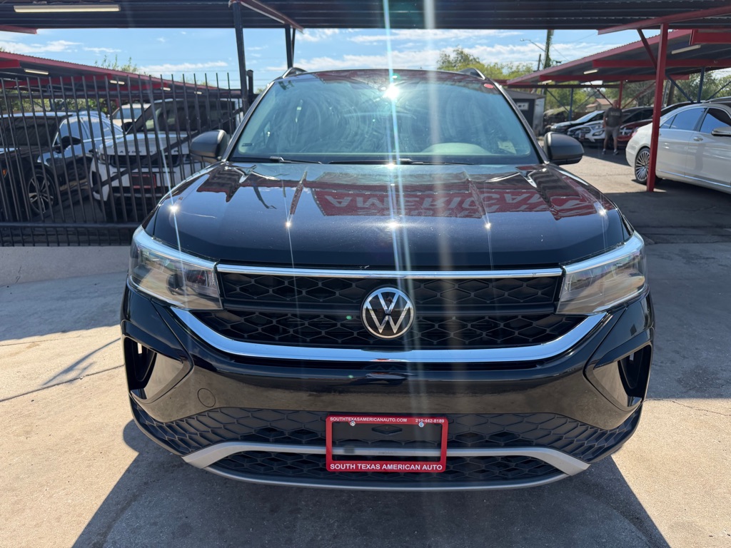 Photo 3 of this VOLKSWAGEN TAOS