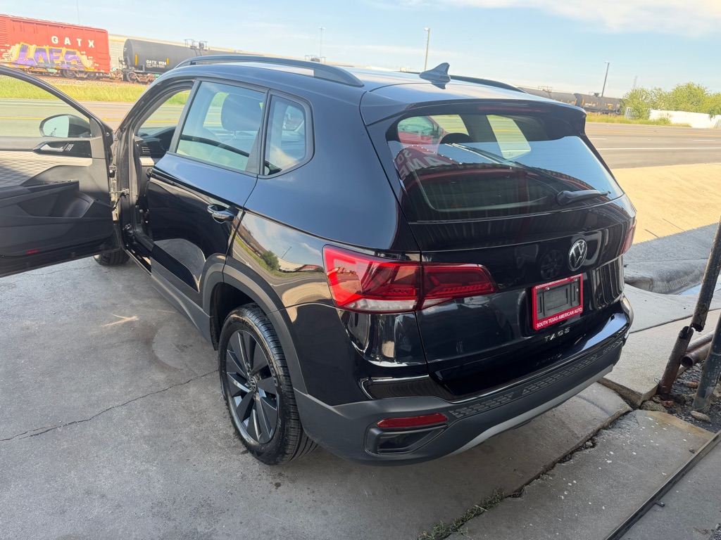 Photo 44 of this VOLKSWAGEN TAOS