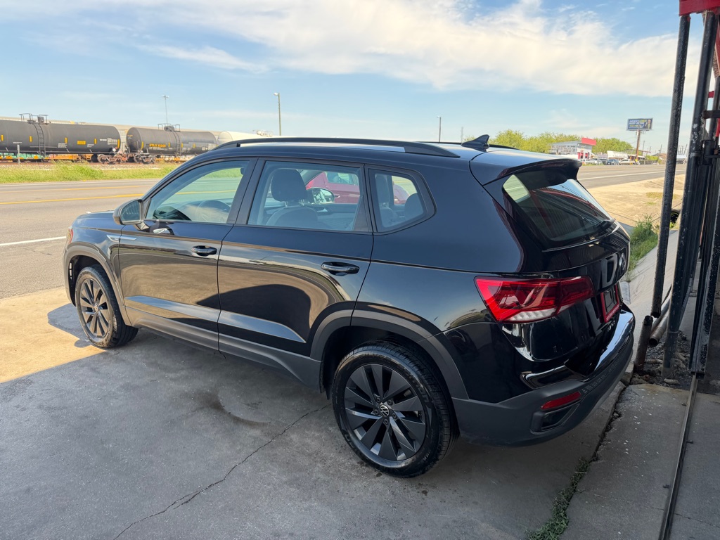 Photo 16 of this VOLKSWAGEN TAOS