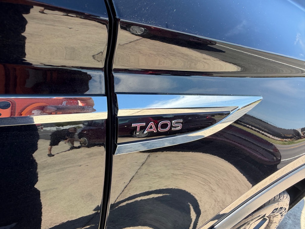 Photo 28 of this VOLKSWAGEN TAOS