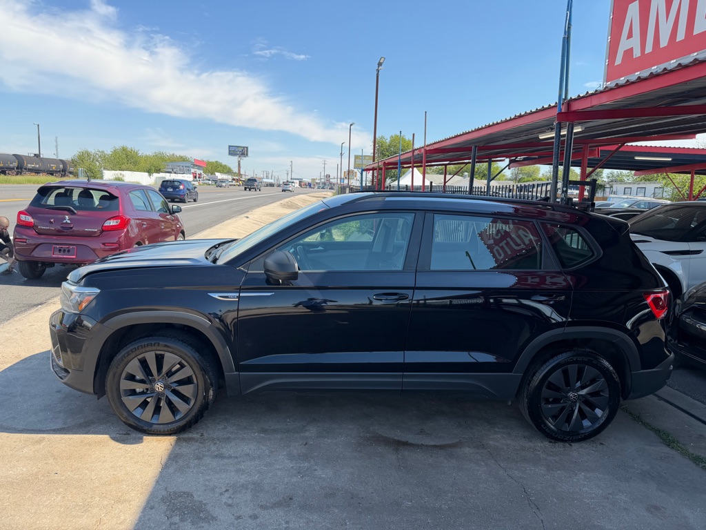 Photo 34 of this VOLKSWAGEN TAOS
