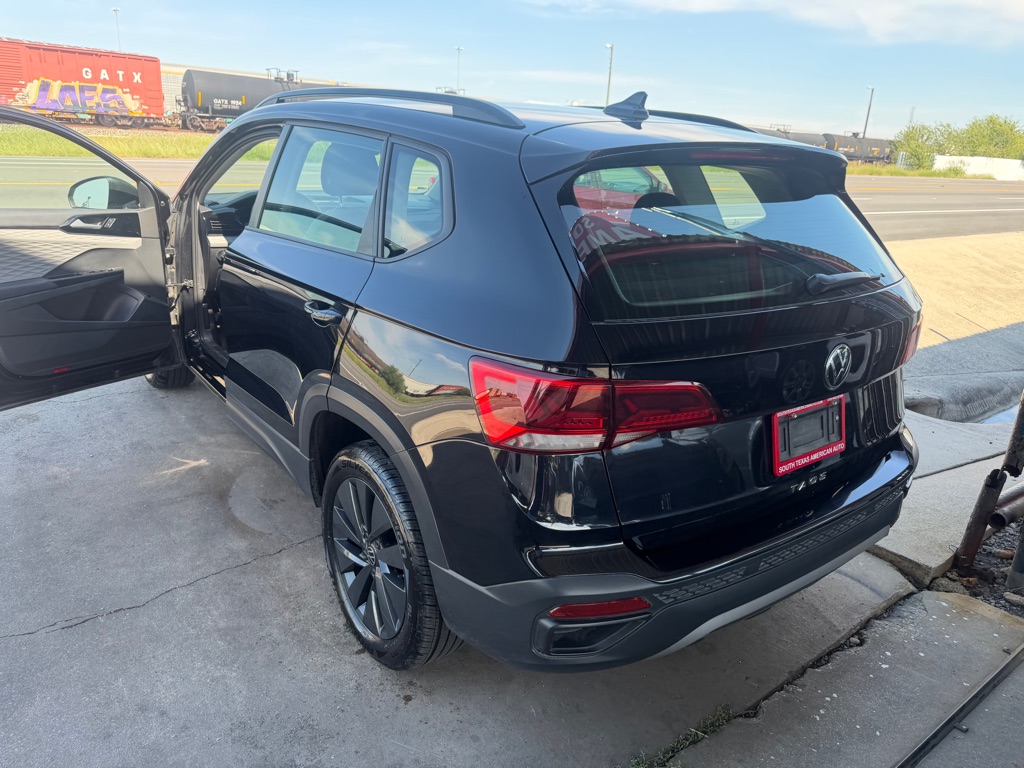 Photo 43 of this VOLKSWAGEN TAOS