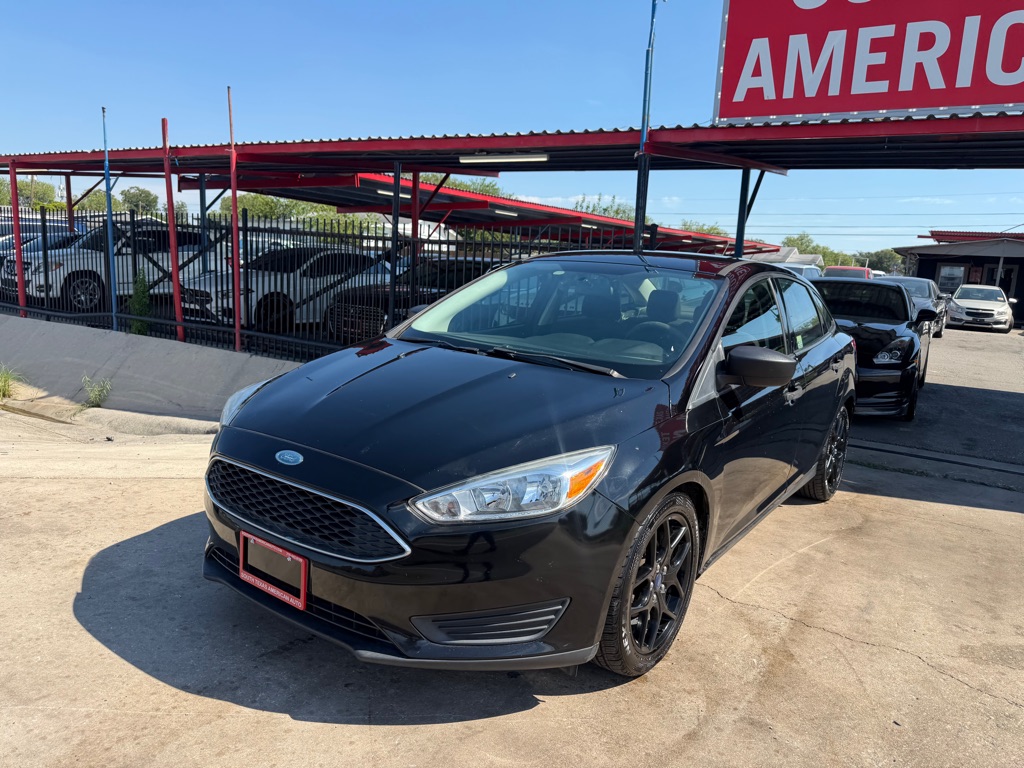 Photo 2 of this FORD FOCUS