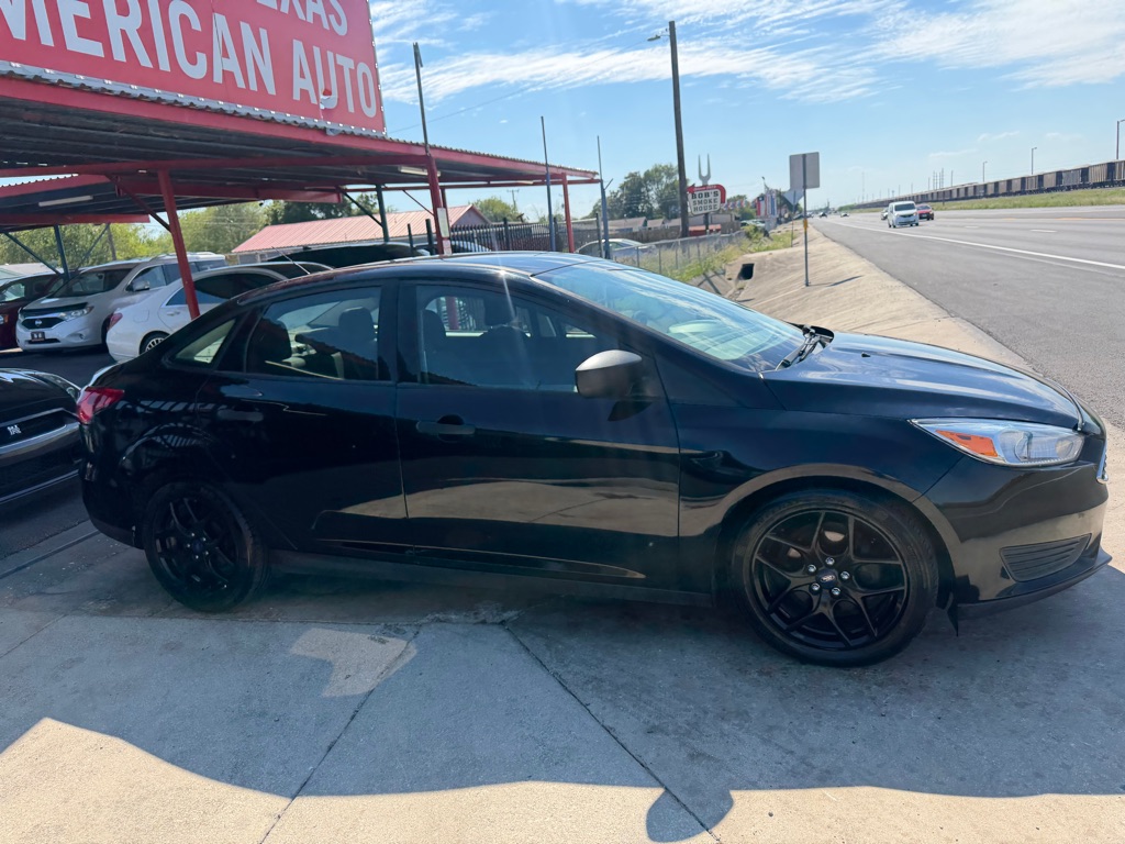 Photo 13 of this FORD FOCUS