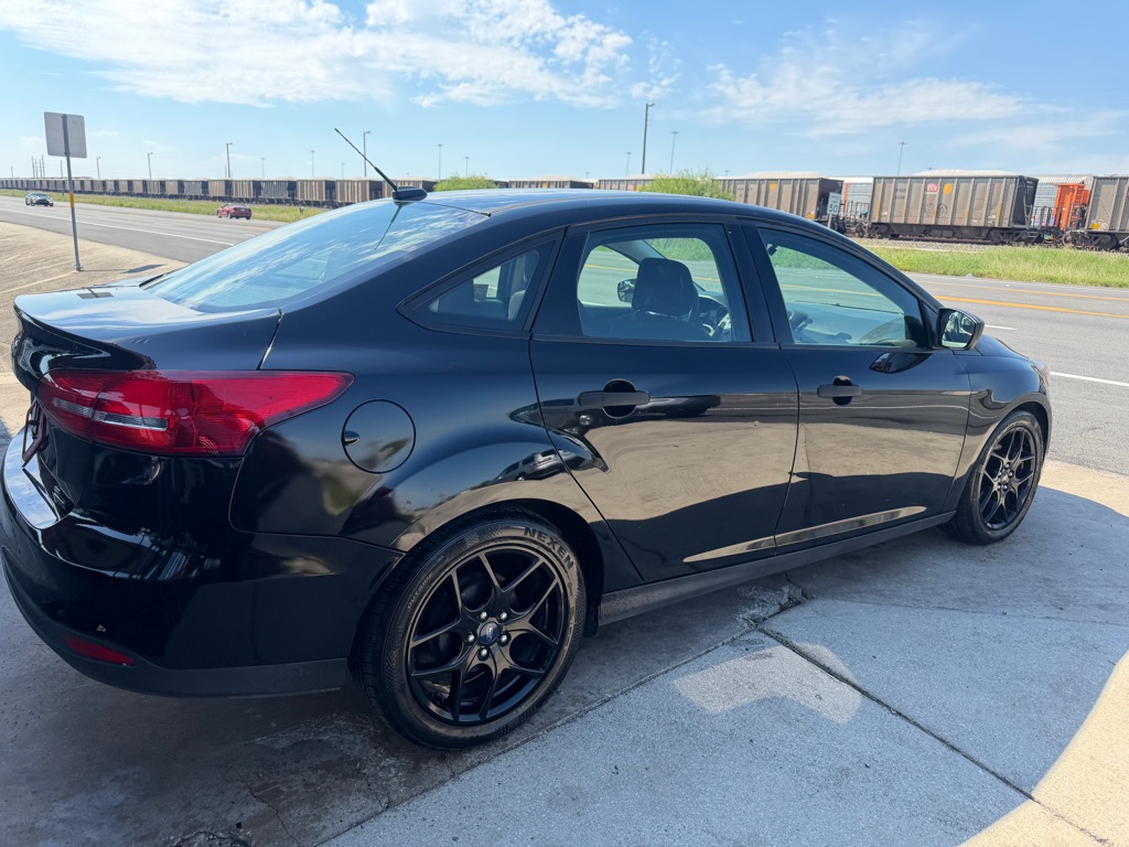 Photo 12 of this FORD FOCUS