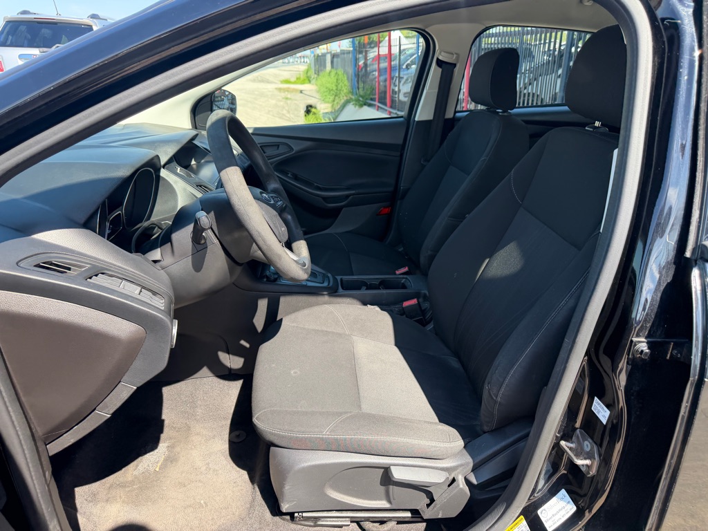 Photo 19 of this FORD FOCUS