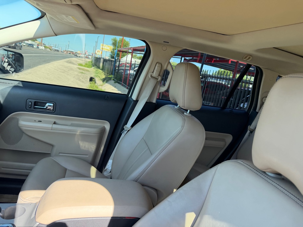 Photo 41 of this FORD EDGE
