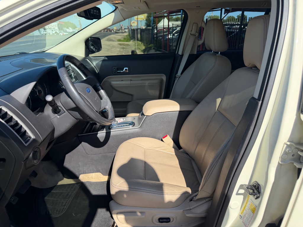 Photo 26 of this FORD EDGE