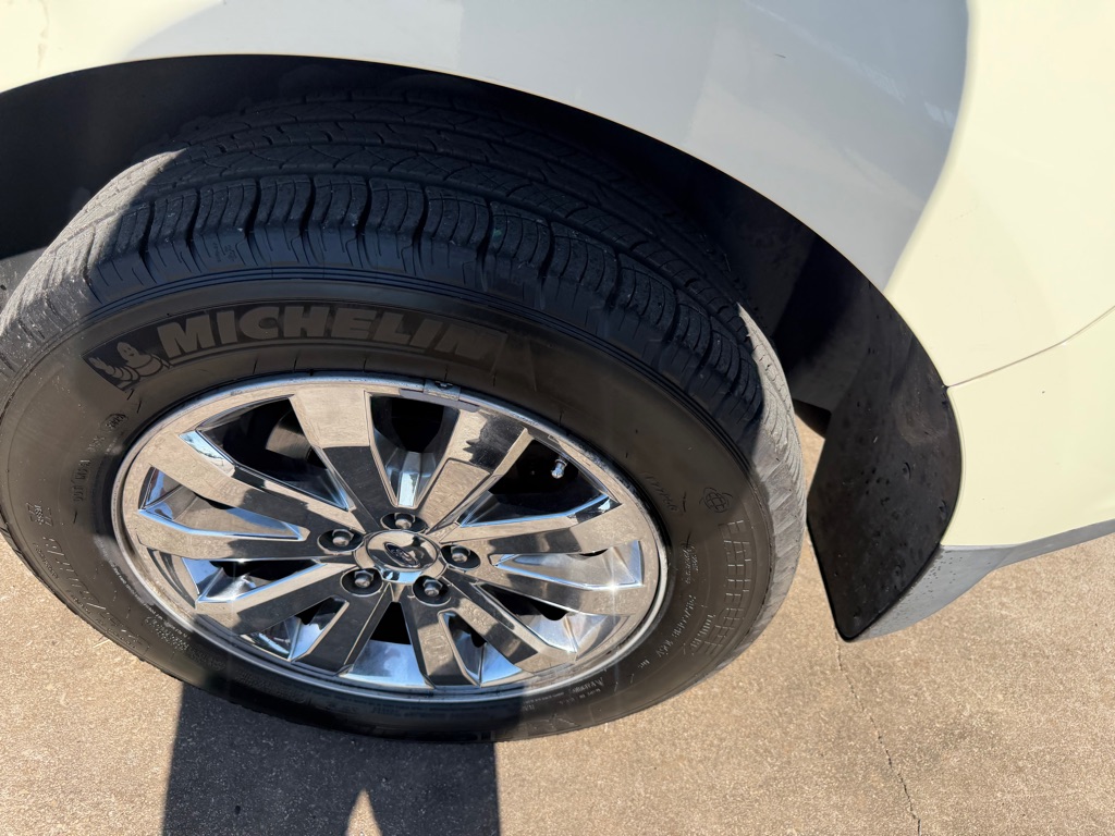 Photo 39 of this FORD EDGE