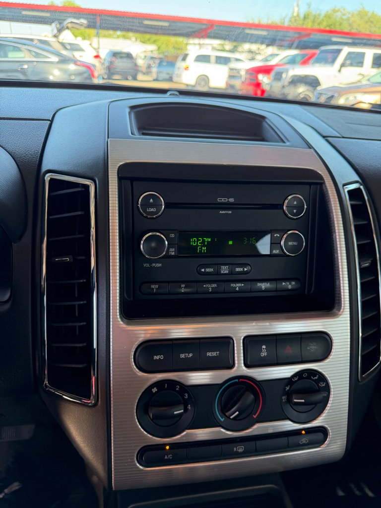 Photo 32 of this FORD EDGE