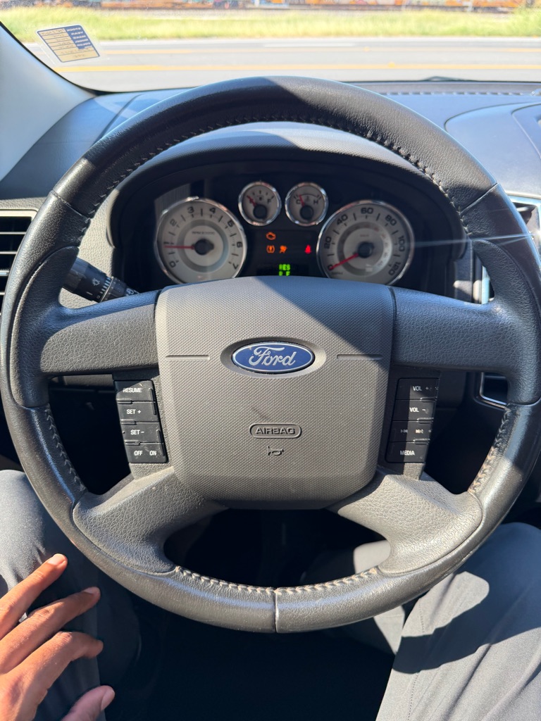Photo 28 of this FORD EDGE