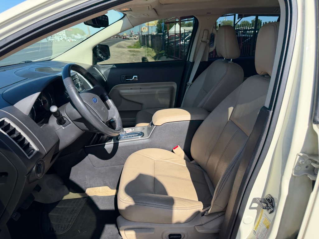 Photo 23 of this FORD EDGE