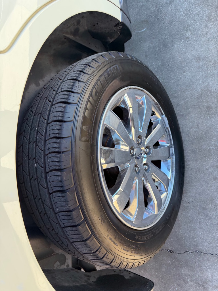 Photo 11 of this FORD EDGE