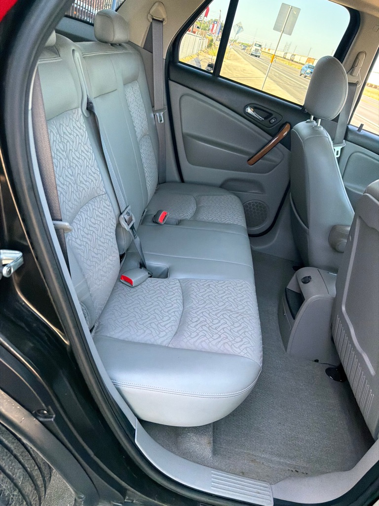 Photo 29 of this SATURN VUE