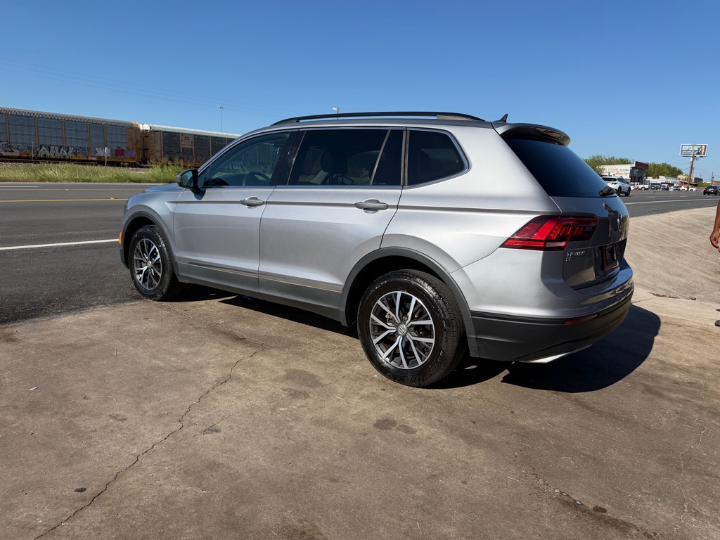 Photo 9 of this VOLKSWAGEN TIGUAN
