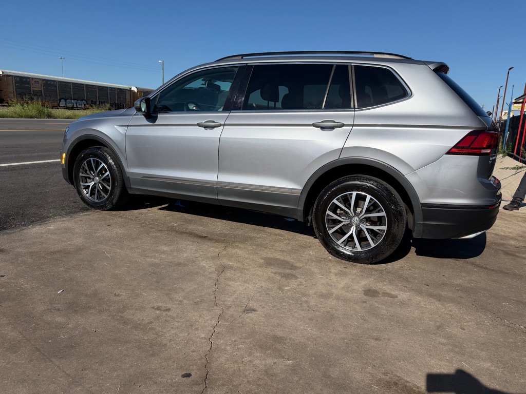 Photo 5 of this VOLKSWAGEN TIGUAN