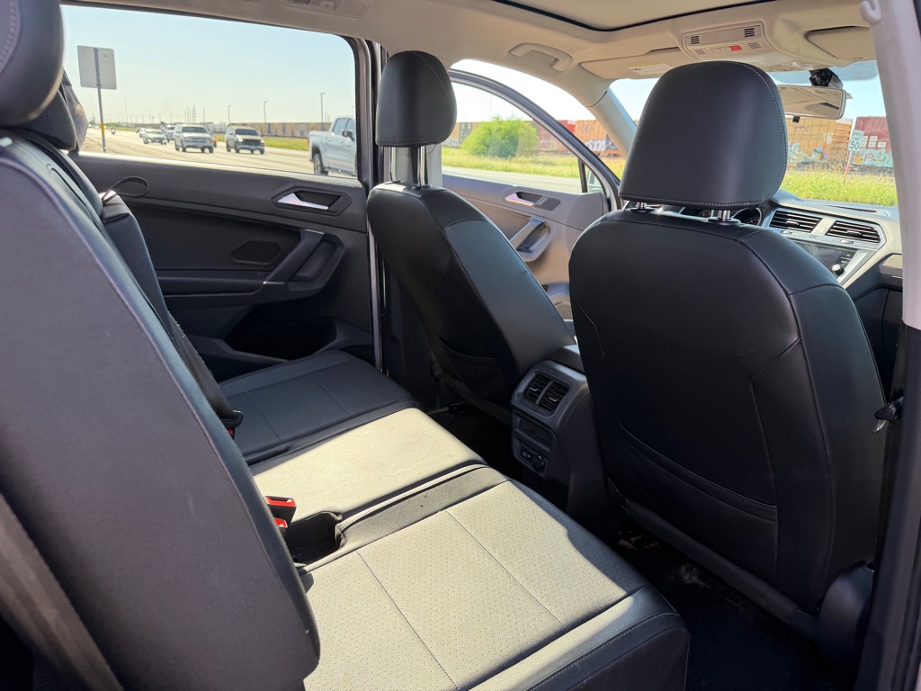 Photo 25 of this VOLKSWAGEN TIGUAN