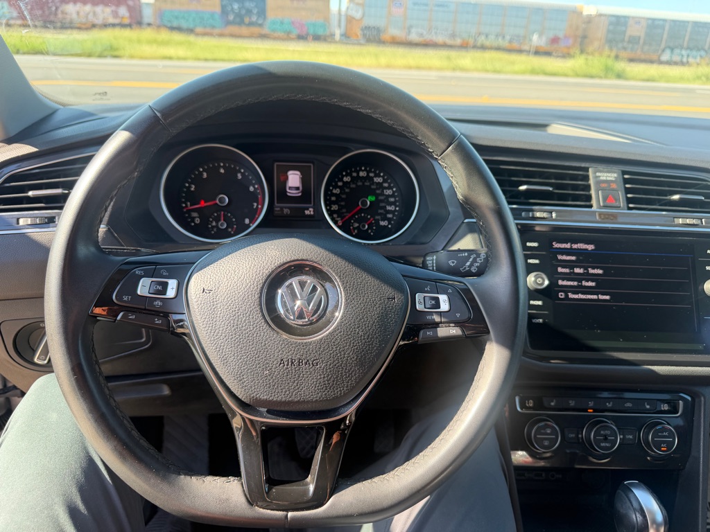 Photo 66 of this VOLKSWAGEN TIGUAN