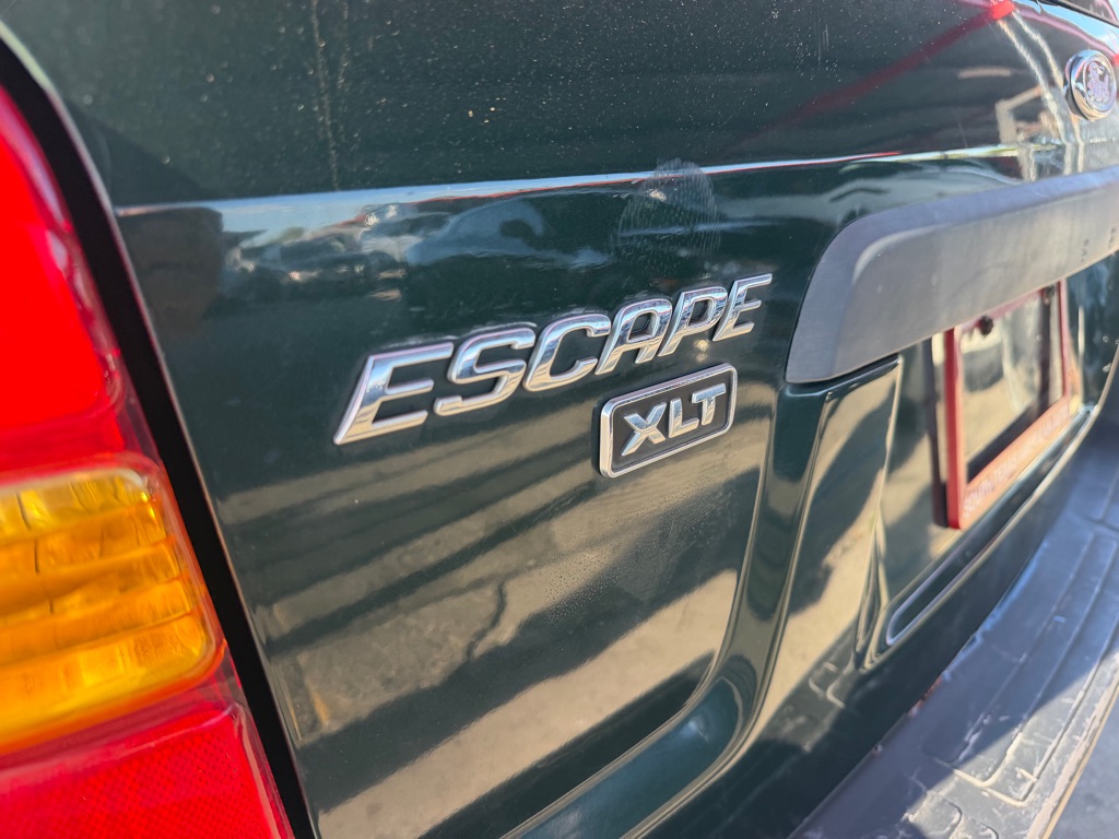 Photo 18 of this FORD ESCAPE