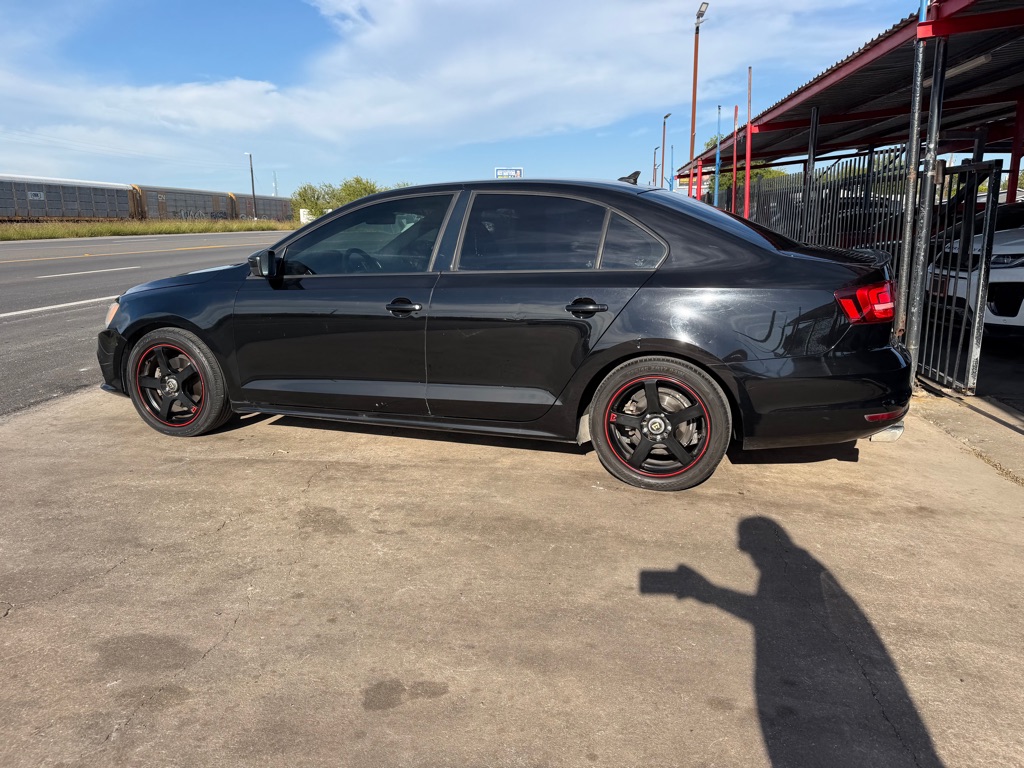 Photo 15 of this VOLKSWAGEN JETTA
