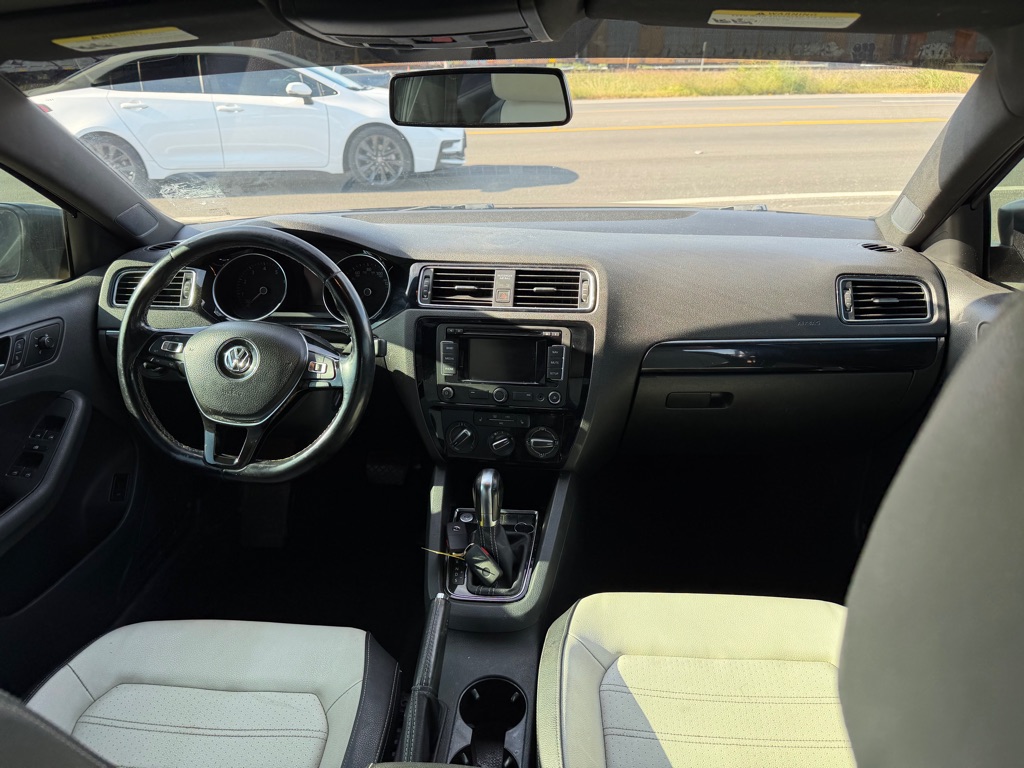 Photo 20 of this VOLKSWAGEN JETTA