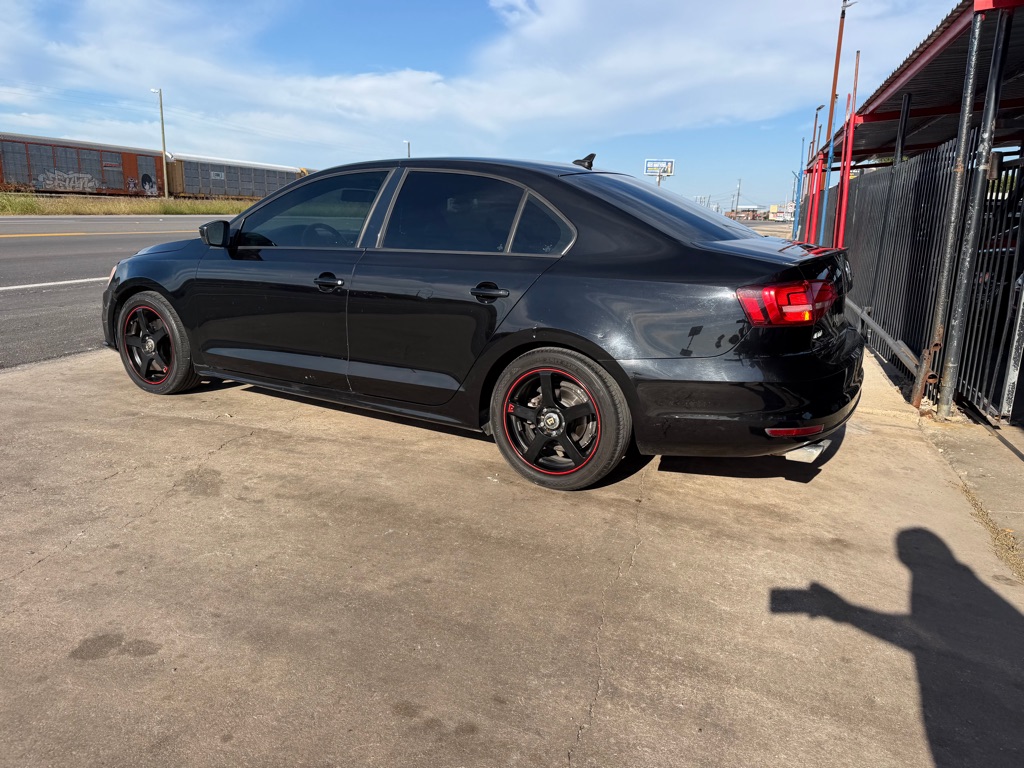 Photo 14 of this VOLKSWAGEN JETTA