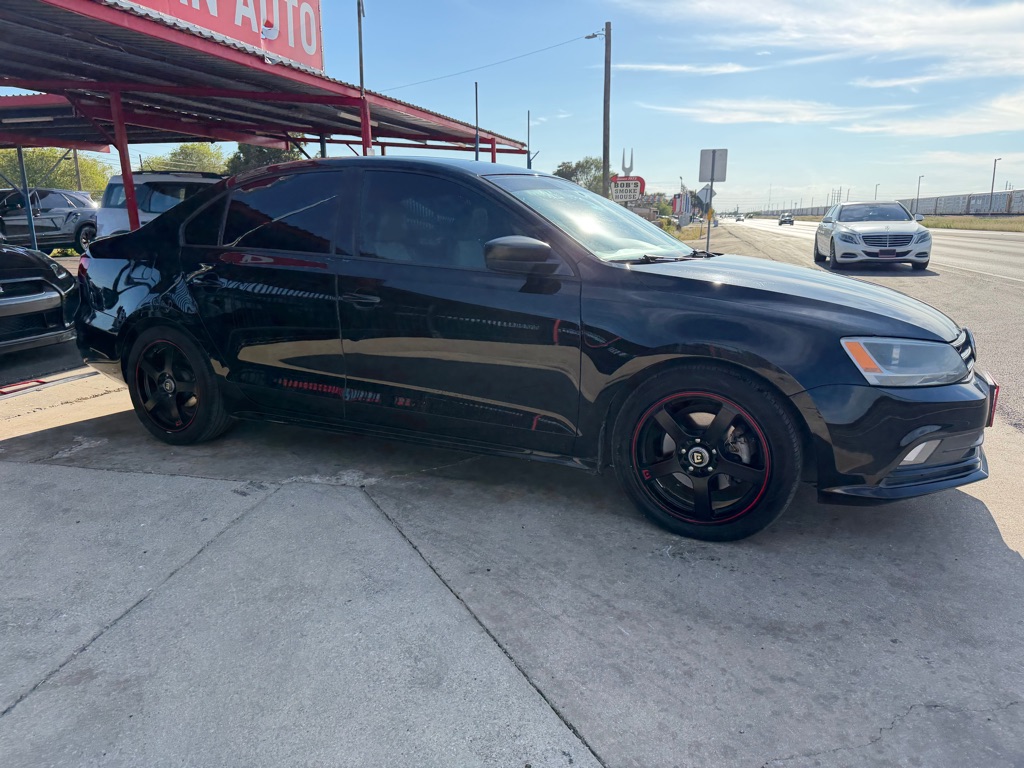 Photo 11 of this VOLKSWAGEN JETTA