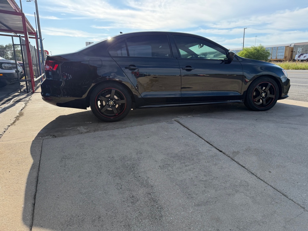 Photo 17 of this VOLKSWAGEN JETTA