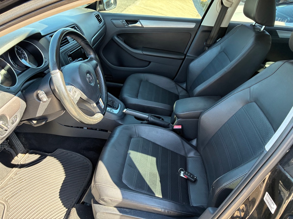 Photo 13 of this VOLKSWAGEN JETTA