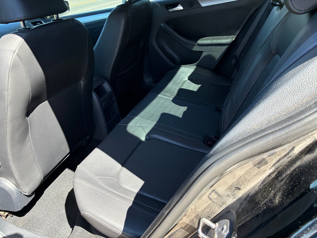 Photo 6 of this VOLKSWAGEN JETTA
