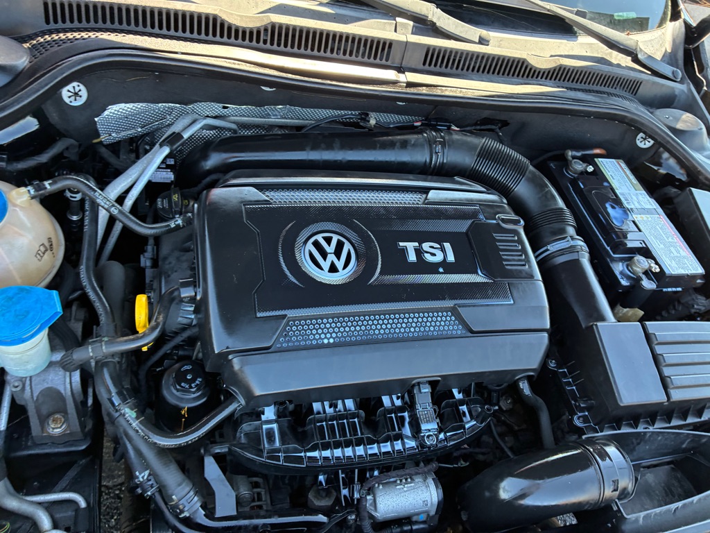 Photo 21 of this VOLKSWAGEN JETTA