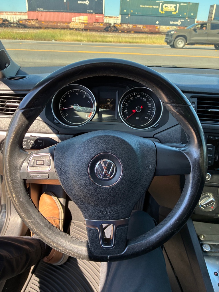Photo 12 of this VOLKSWAGEN JETTA