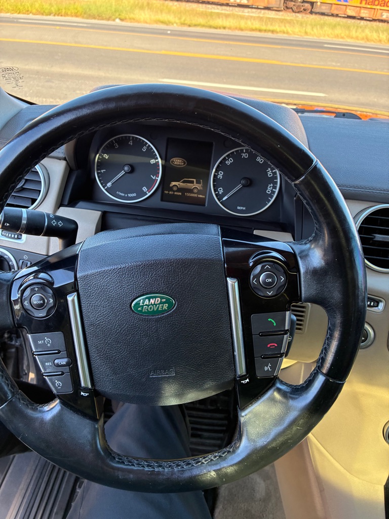 Photo 28 of this LAND ROVER LR4